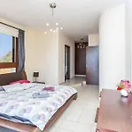 Villa Mermaid Pomos